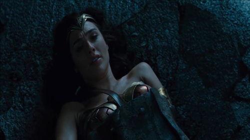 国产恐怖片鬼手穿墙视频,国产恐怖片鬼手穿墙揭秘穿墙之谜